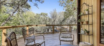 The Yellow Treehouse by the Lake - NO CLEANING FEES!!!