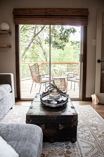 The Yellow Treehouse by the Lake - NO CLEANING FEES!!!