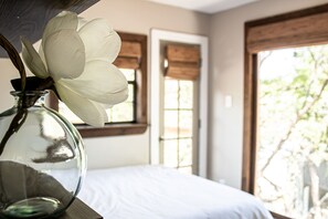 2 soverom, memory foam-senger, skrivebord og strykejern/-brett