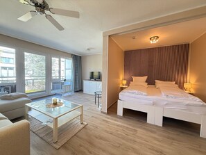 2 bedrooms, WiFi - Residenz am Hang - 2 Zimmerapartment mit Balkon und Teilmeerblick, (Scharbeutz)