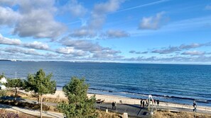 Beach - Residenz am Hang - 2 Zimmerapartment mit Balkon und Teilmeerblick, (Scharbeutz)