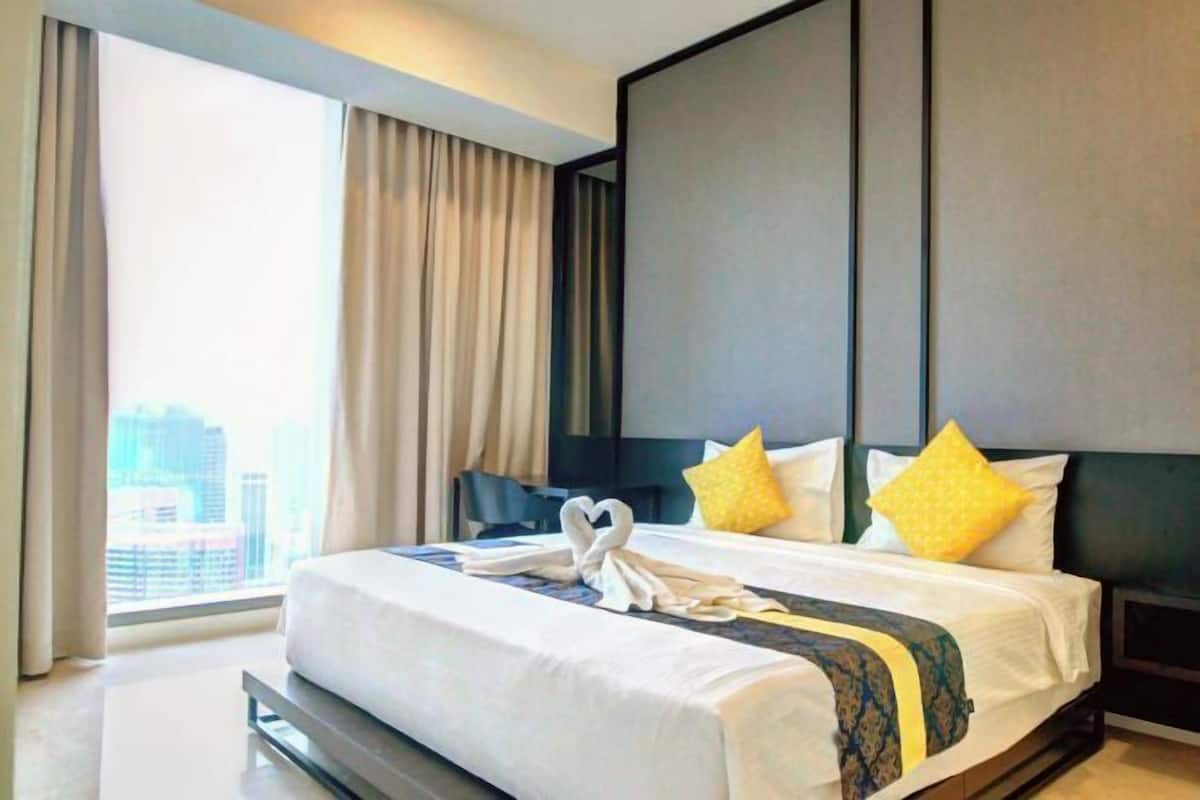 2 bilik tidur, meja, kalis bunyi, seterika/papan seterika