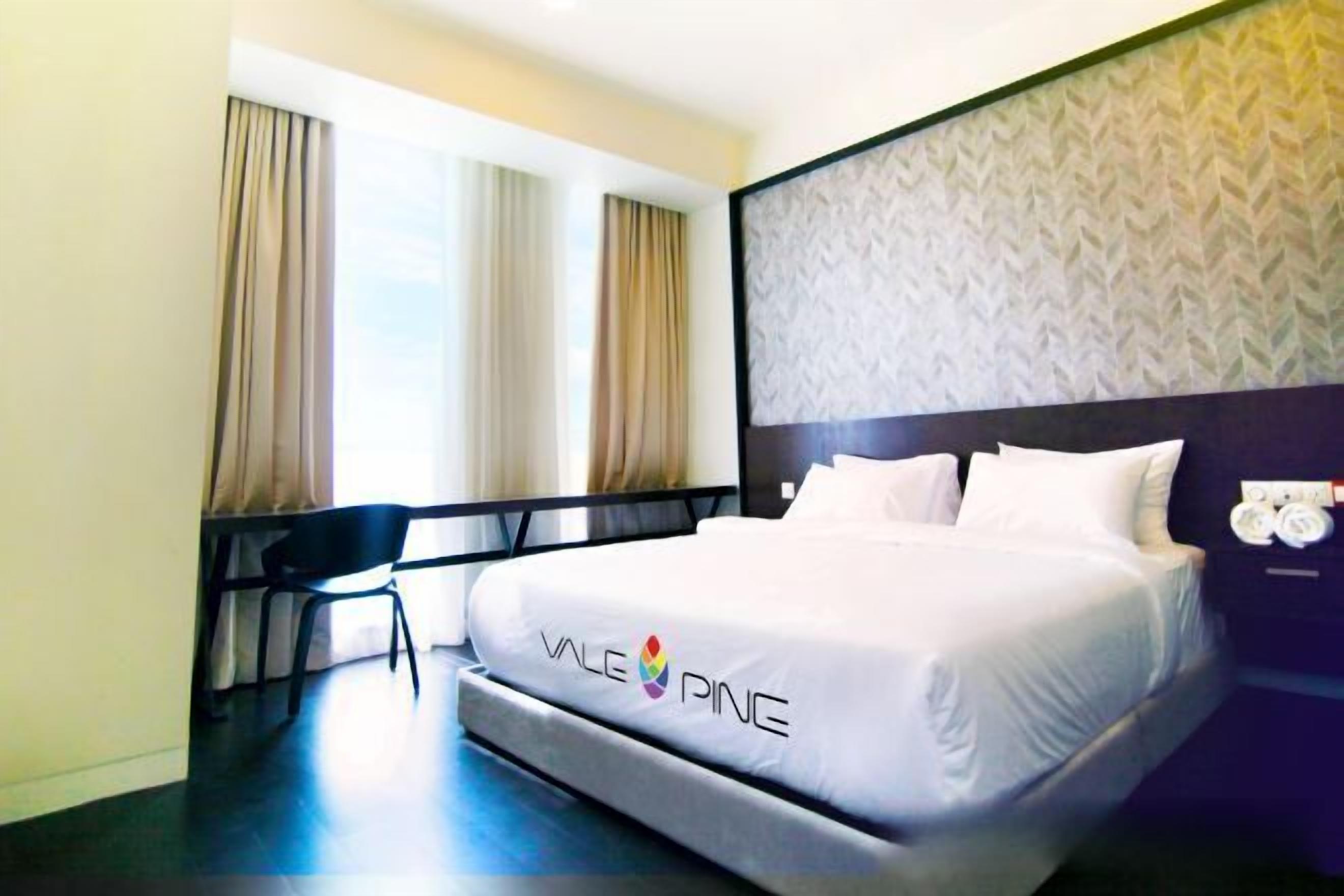 Desk, soundproofing, iron/ironing board, free WiFi