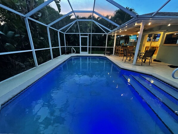 室外游泳池，恒温泳池