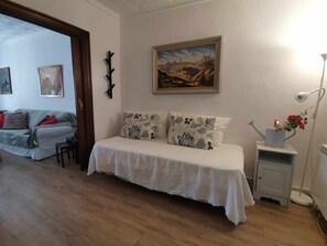 2 bedrooms, desk, iron/ironing board, travel cot