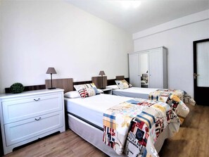 2 bedrooms, iron/ironing board, travel cot, free WiFi