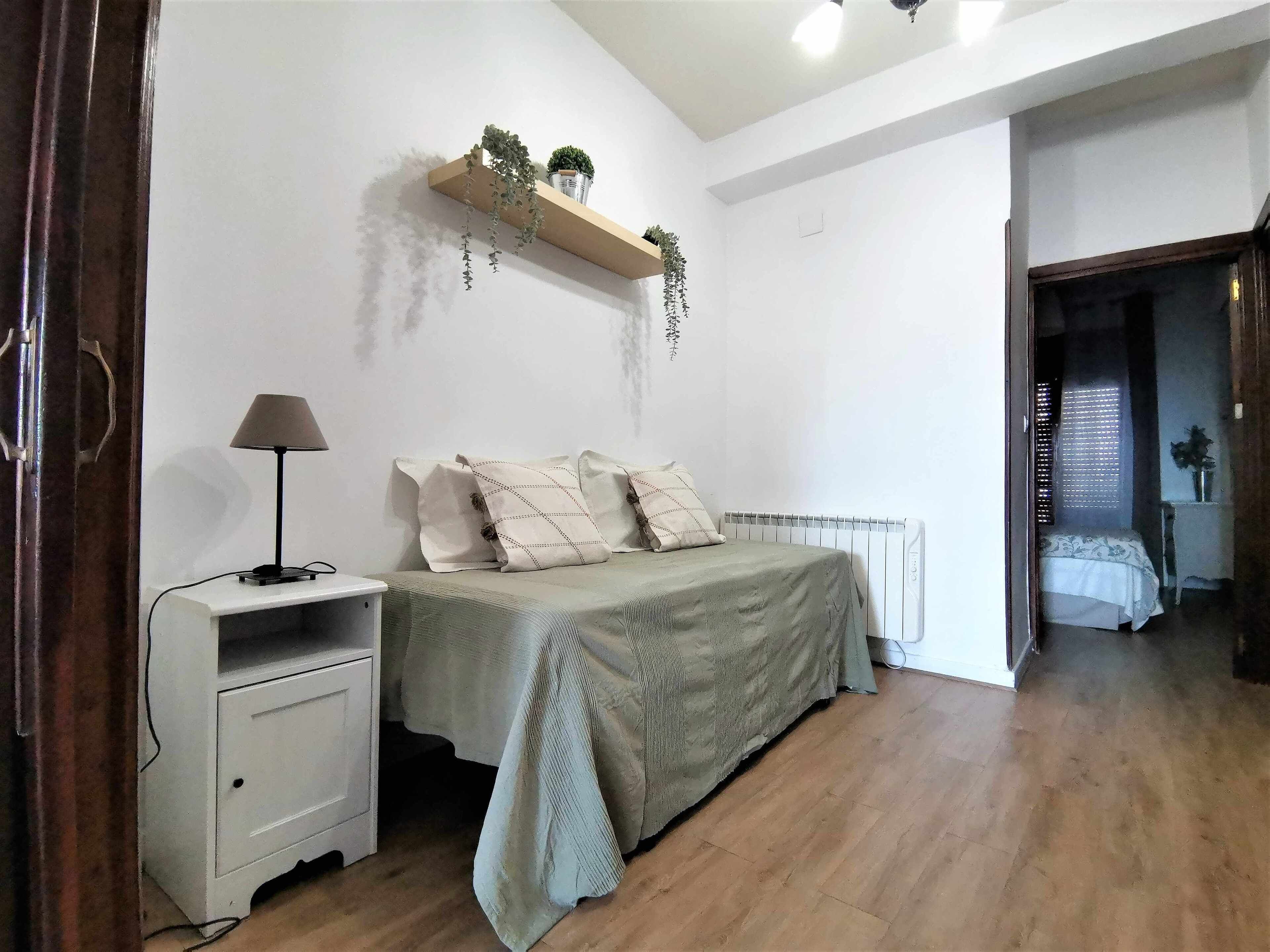 2 makuuhuonetta, silitysrauta/-lauta, vauvan matkasänky, ilmainen Wi-Fi