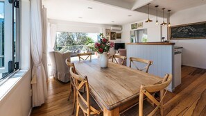 Dining - The Vintage Cottage, Oneroa (Waiheke Island)