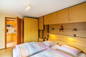 1 chambre, fer et planche à repasser, Wi-Fi gratuit, draps fournis
