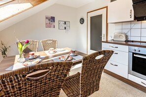 Dining - Holiday Apartment "House Elfi" with Mountain View, Private Terrace & Wi-Fi (Hausen am Tann)