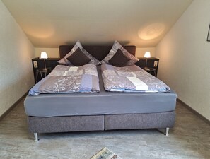 1 Schlafzimmer, Bügeleisen/Bügelbrett, kostenloses WLAN, Bettwäsche