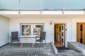 Outdoor dining - Studio Apartment 'Gernsbach' with Private Terrace and Wi-Fi (Gernsbach)
