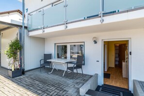 Outdoor dining - Studio Apartment 'Gernsbach' with Private Terrace and Wi-Fi (Gernsbach)