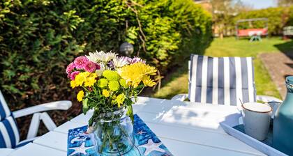 Casa de vacaciones "Strandnahes Ferienhaus" con terraza privada, jardín privado y Wi-Fi