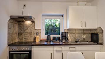 Frigorifero, forno, piano cottura, lavastoviglie