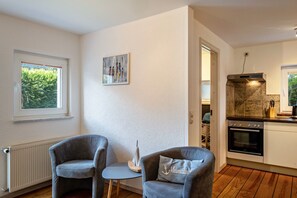 Interior - Vacation Home "Strandnahes Ferienhaus" with Private Terrace, Private Garden & Wi-Fi (Dierhagen-Ost)