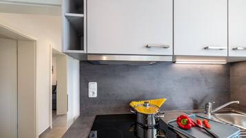 Kühlschrank, Ofen, Herdplatte, Geschirrspüler