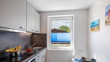 Fridge, oven, stovetop, dishwasher