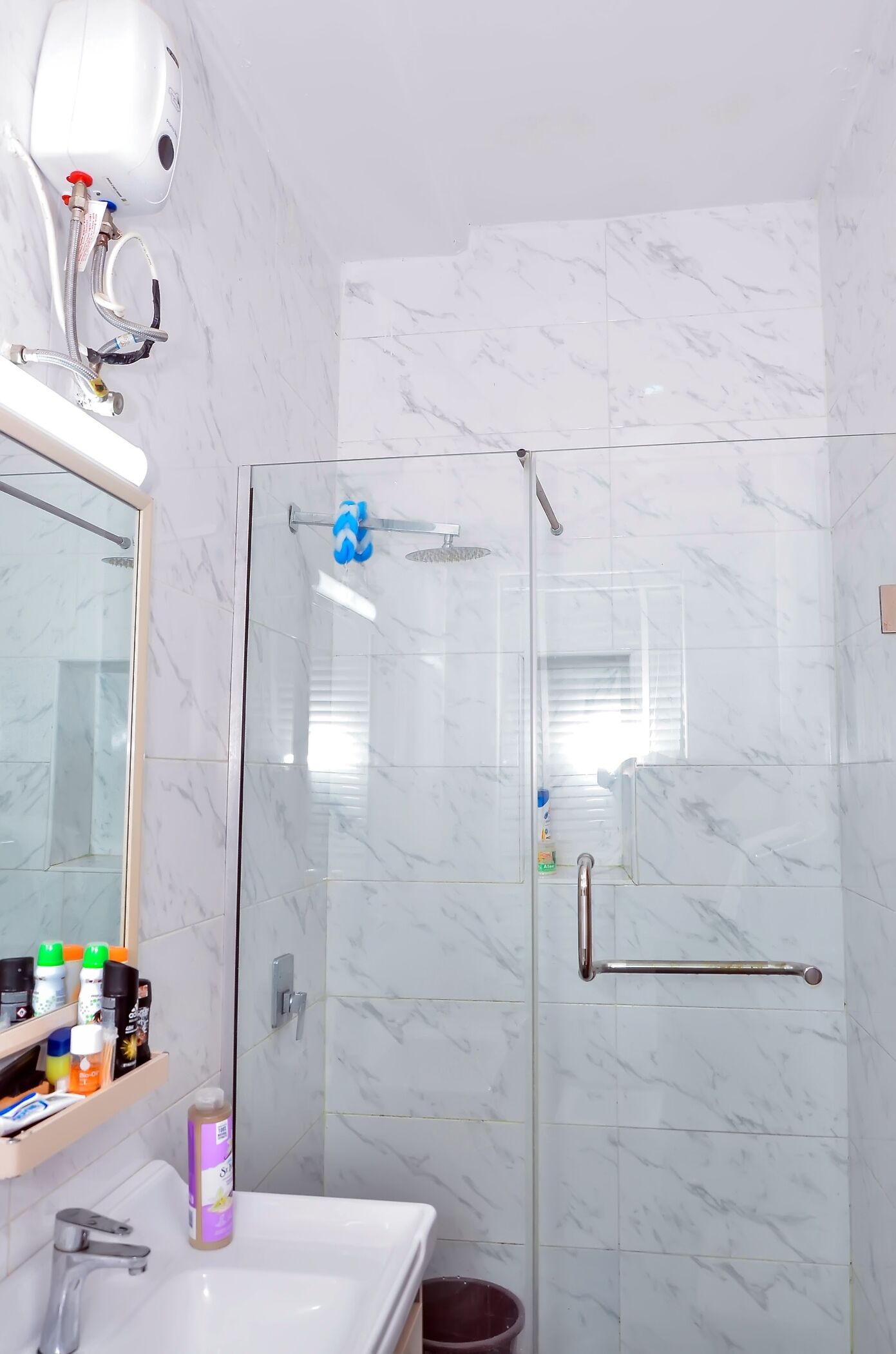 Umweltfreundliche Kosmetikartikel, Handtücher, Seife, Toilettenpapier