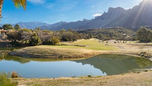 A serene landscape with a pond, mountains, and a golf course. - El Conquistador/Golf+Mnt+LakesVIEWS/Sleeps4 (Oro Valley)
