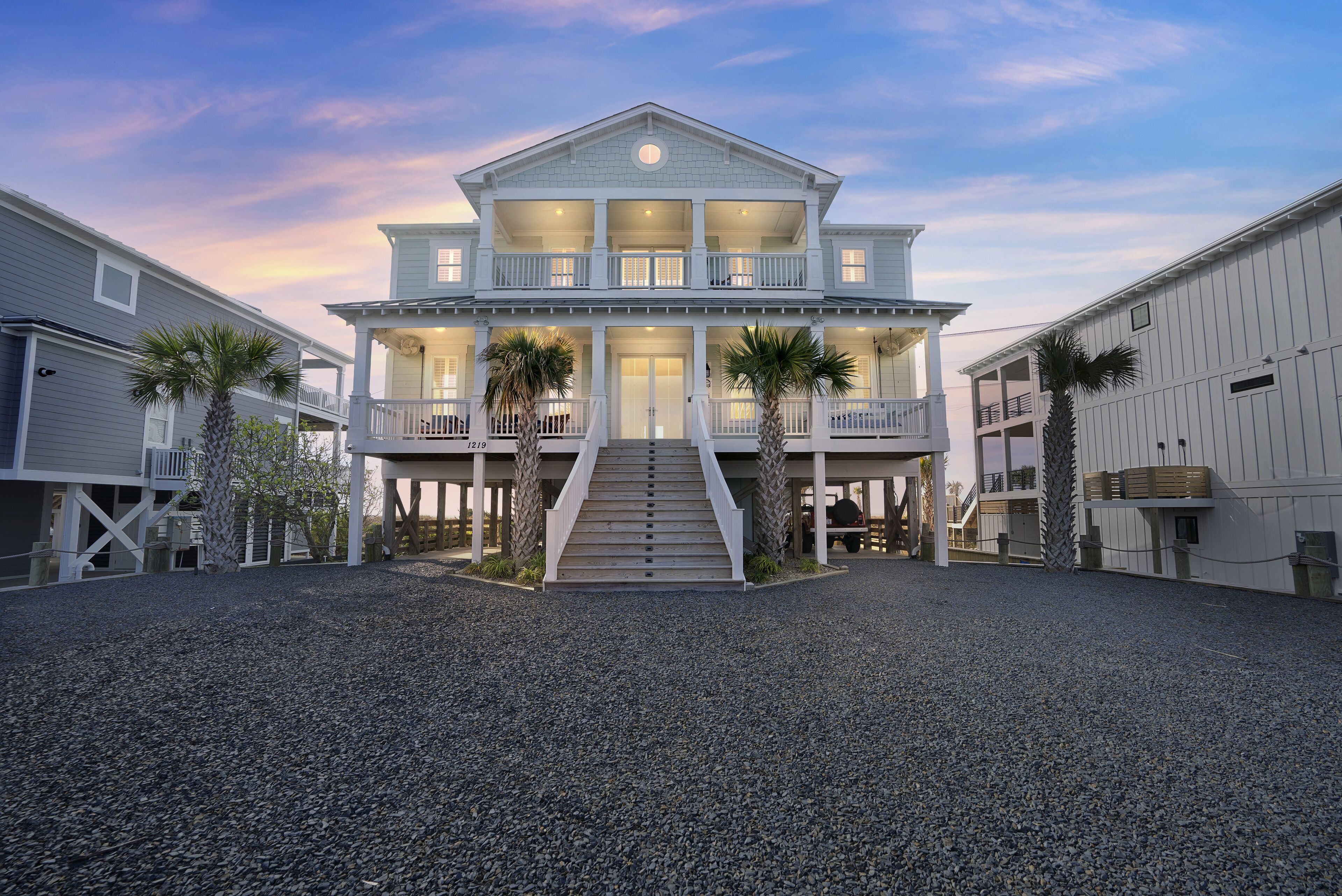 OCEANFRONT, heated pool, hot tub, private beach access, fire pit, putting green!