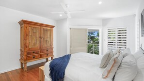 5 bedrooms, iron/ironing board, free WiFi, bed sheets - Belle Escapes SeaChange at Clifton beach Luxury Beachfront Home (Clifton Beach)