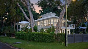 Exterior - Belle Escapes SeaChange at Clifton beach Luxury Beachfront Home (Clifton Beach)