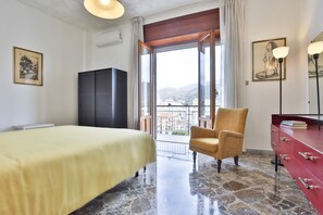 3 chambres, fer et planche à repasser, Wi-Fi, draps fournis
