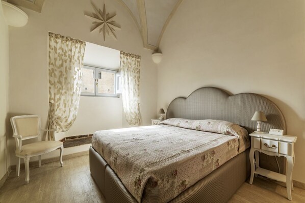 2 bedrooms, iron/ironing board, Internet