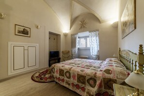 2 bedrooms, iron/ironing board, Internet