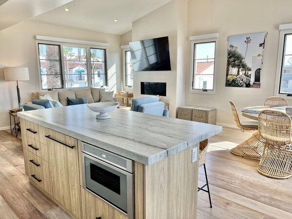 Interior - Casa Clemente Las Palmas-3 Bed Beach Home / Heart of San Clemente / Rooftop Deck (San Clemente)