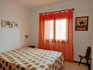 3 bedrooms, iron/ironing board, Internet, bed sheets - House with private pool in L'Escala. HUTG-001783 (l'Escala)