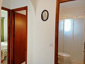 Bathroom - House with private pool in L'Escala. HUTG-001783 (l'Escala)