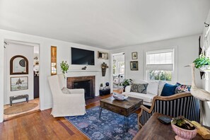 Smart TV, fireplace, books - Hosting and Helping Other making Memories managed by Itrip Property Management (Barnstable)