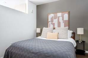 1 bedroom, iron/ironing board, WiFi, bed sheets - Deluxe Central District 1BR w/ Gym & BBQ, nr downtown, by Blueground (Seattle)