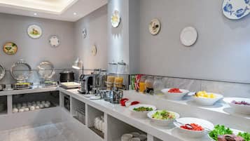 Daily buffet breakfast (CNY 58 per person)