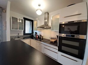 Køleskab, ovn, opvaskemaskine, brødrister