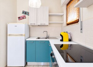 Private kitchen - Vania, in Marina di Campo, is located in a residential area, convenient to the beach and services, w (Campo nell'Elba)