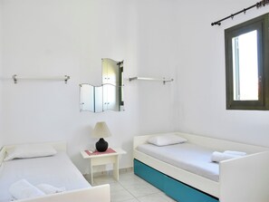 5 slaapkamers, een strijkplank/strijkijzer, internet, beddengoed