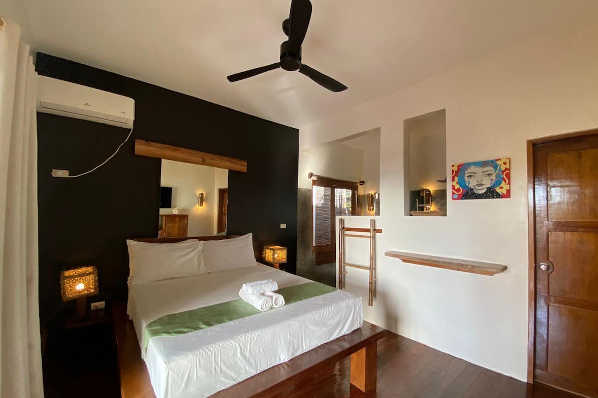 In-room safe, blackout curtains, free WiFi, bed sheets