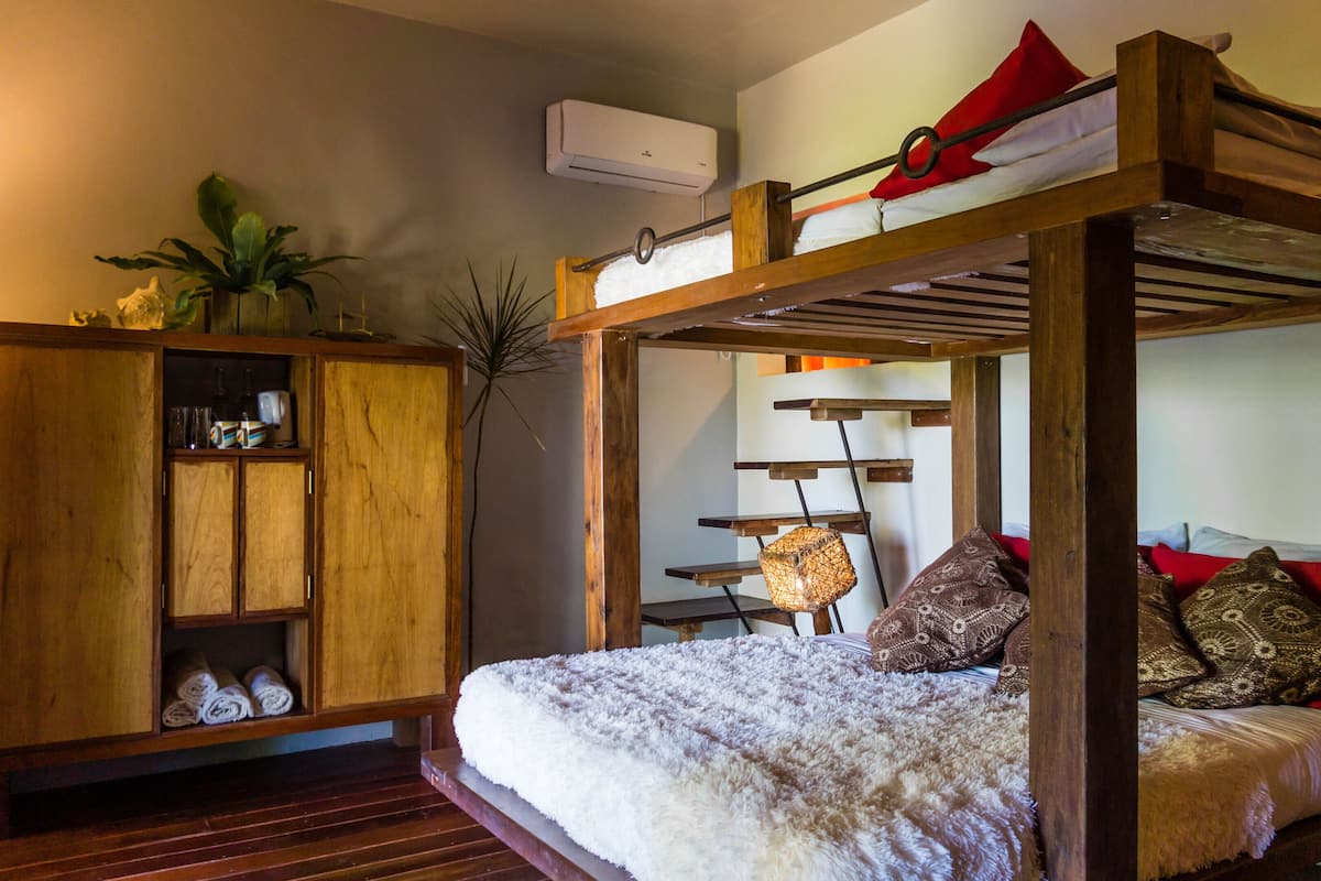 In-room safe, blackout curtains, free WiFi, bed sheets