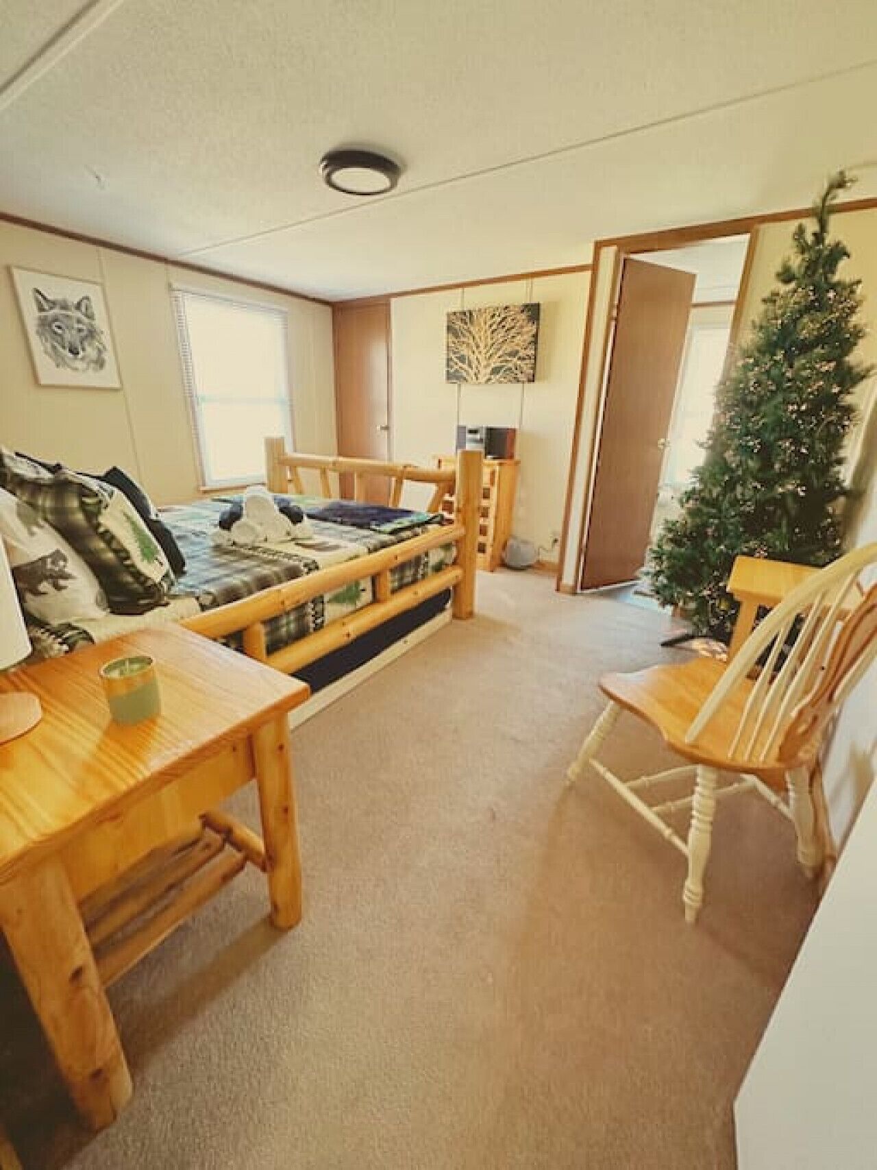 3 bedrooms, desk, iron/ironing board, travel cot