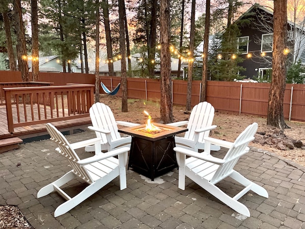 Terrace/patio - Under the Pines | Quiet Backyard & Neighborhood (Flagstaff)