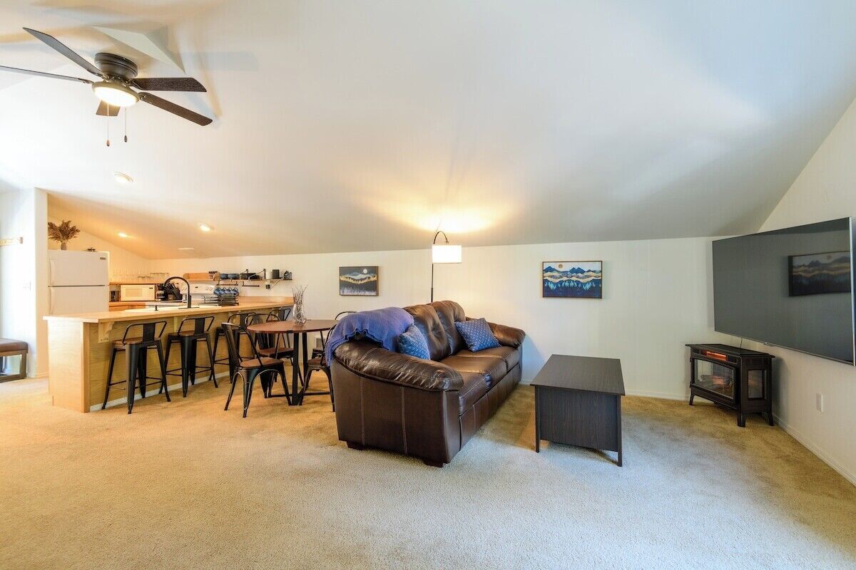 Smart TV, computer monitors