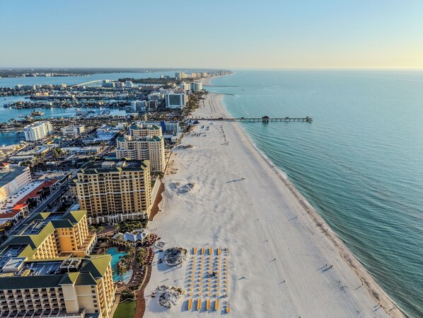Beach nearby, sun loungers, beach towels
