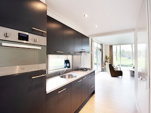 Fridge, microwave, stovetop, dishwasher