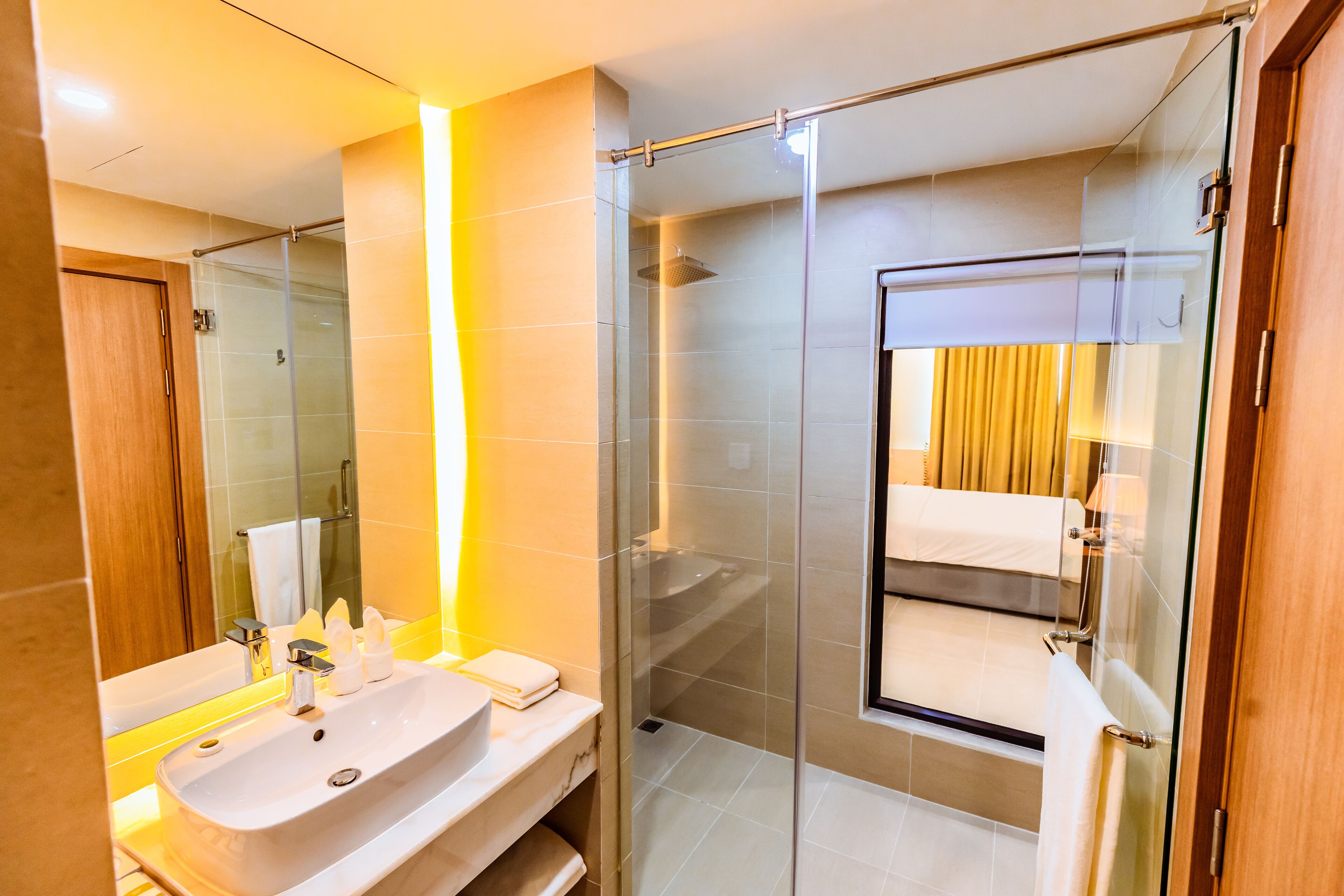 Standard Double Room | Bathroom | Shower, rainfall showerhead, free toiletries, slippers