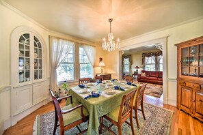 Dining - Edenton Vacation Rental w/ Patio: Walk Downtown (Edenton)