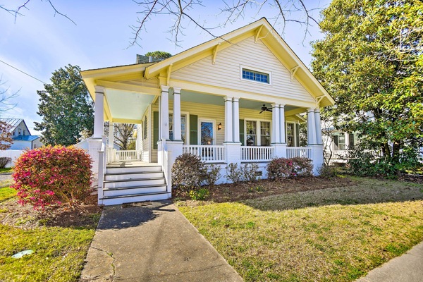 Edenton Vacation Rental | 4BR | 2.5BA | 2,446 Sq Ft | Steps Required for Entry