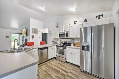 Richmond Home with Pool, 5 Mi to Downtown!
